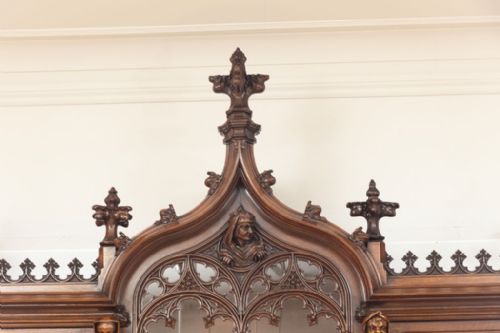 ANTIQUE GOTHIC REVIVAL WALNUT BREAKFRONT BOOKCASE NORTHERN EUROPEAN C1890 - ADDITIONAL PHOTO 7