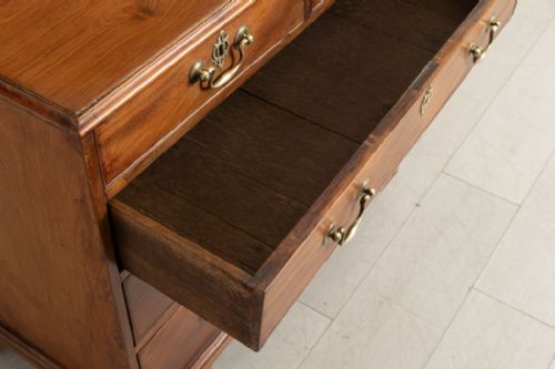 SMALL GEORGIAN CHEST OF DRAWERS - ADDITIONAL PHOTO 3