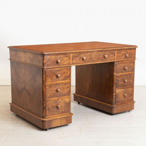 19th century pedestal desk in figured walnut - CATEGORY: ANTIQUE DESKS - DATED 19TH CENTURY