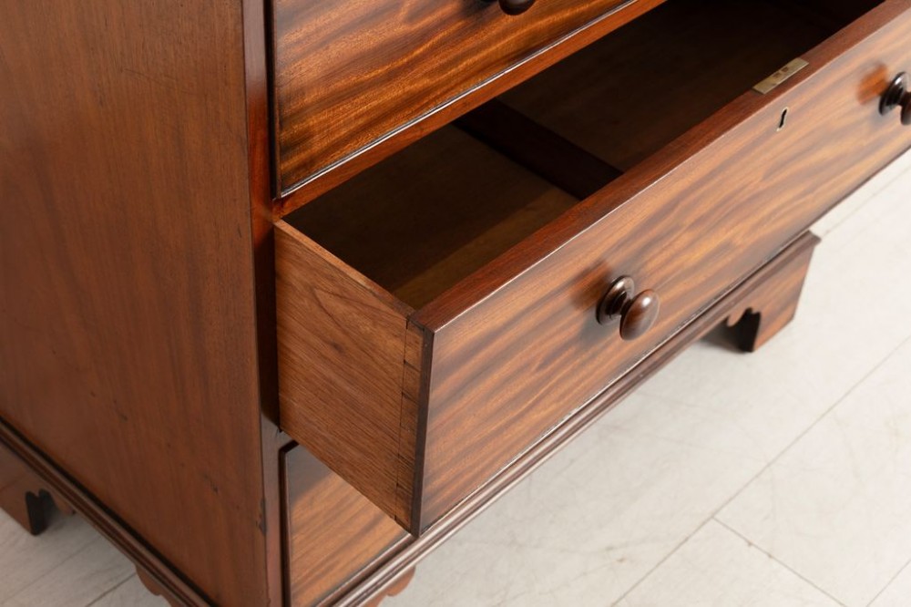 Small Georgian Mahogany Chest of Drawers c.1800 View III
