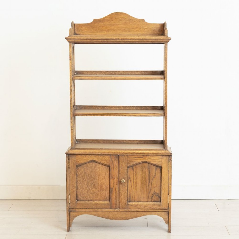 Small Arts & Crafts Bookcase in Oak c.1900