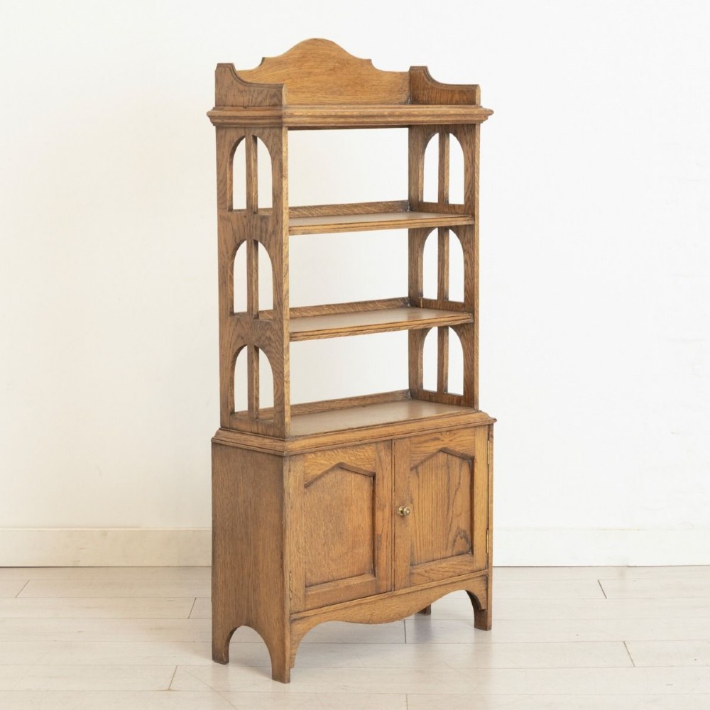 Small Arts & Crafts Bookcase in Oak c.1900 View II