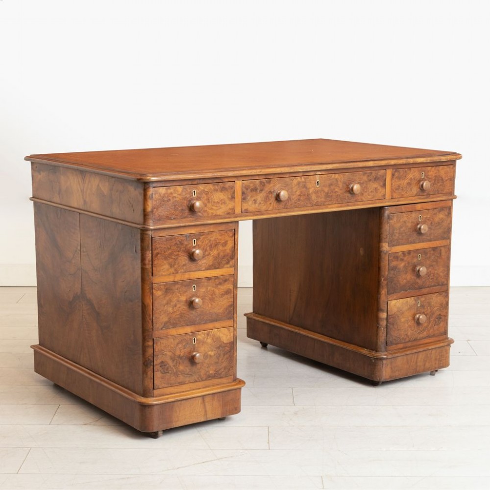 19th Century Pedestal Desk in Figured Walnut