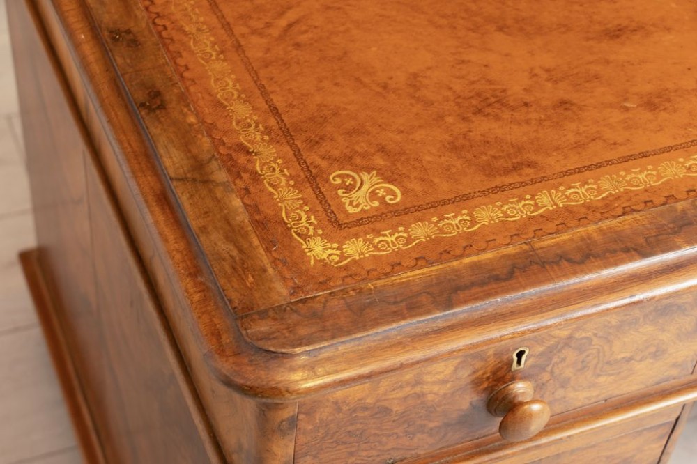 19th Century Pedestal Desk in Figured Walnut View III
