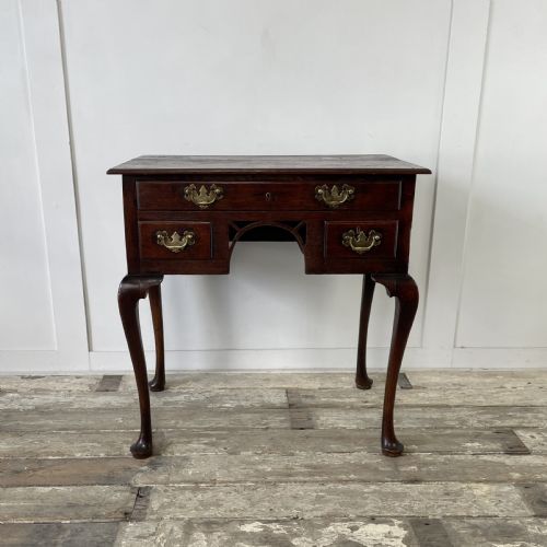 18th c oak low boy - CATEGORY: ANTIQUE FURNITURE - DATED 18TH CENTURY