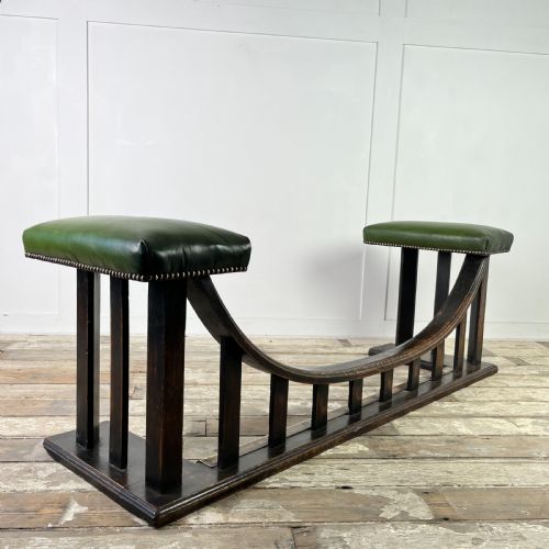 19th c oak and leather club fender by william birch - CATEGORY: ANTIQUE FIREPLACES - DATED 19TH CENTURY