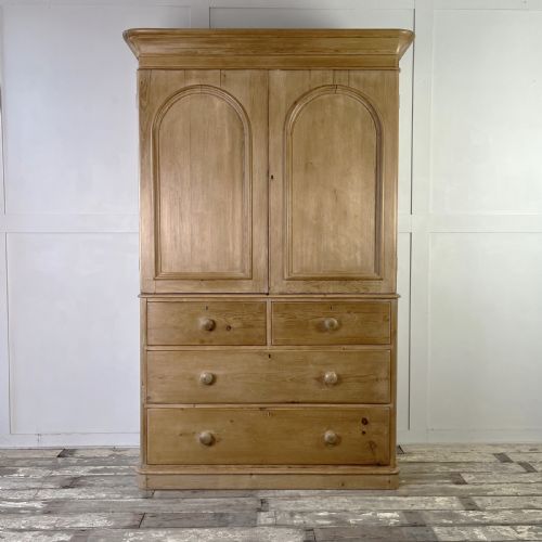 victorian pine linen press - CATEGORY: ANTIQUE CUPBOARDS - DATED VICTORIAN