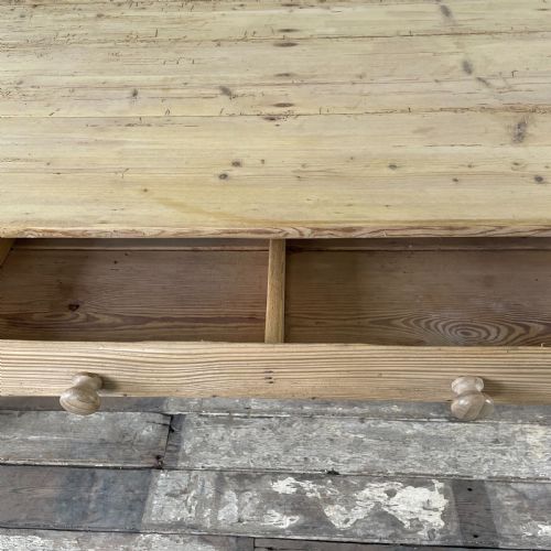 EARLY 19TH C PINE FARMHOUSE KITCHEN TABLE - ADDITIONAL PHOTO 7