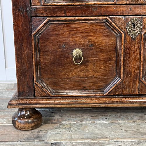 17TH C OAK CHEST OF DRAWERS - ADDITIONAL PHOTO 3