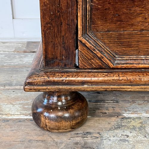 17TH C OAK CHEST OF DRAWERS - ADDITIONAL PHOTO 6