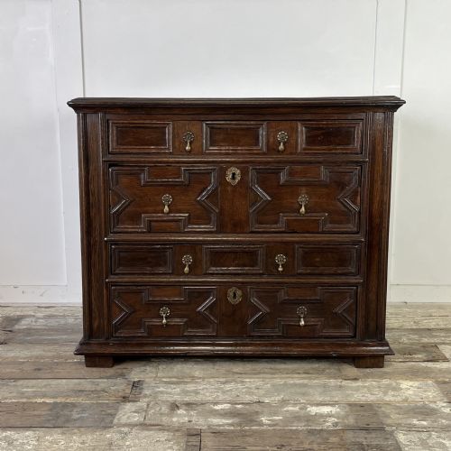 17th c oak chest of drawers - CATEGORY: ANTIQUE CHEST OF DRAWERS - DATED BEFORE 1700