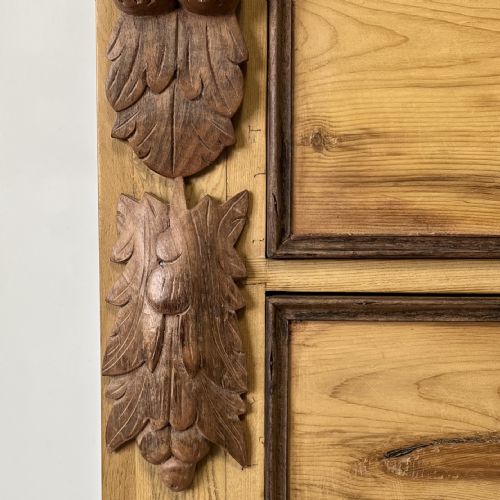 VICTORIAN PINE AND MAHOGANY CHEST OF DRAWERS - ADDITIONAL PHOTO 1