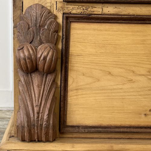 VICTORIAN PINE AND MAHOGANY CHEST OF DRAWERS - ADDITIONAL PHOTO 2
