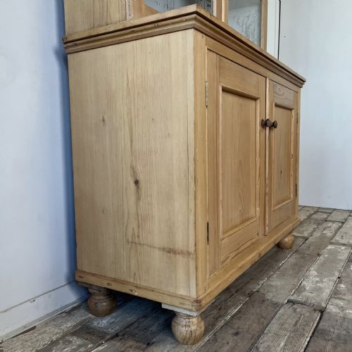 VICTORIAN PINE GLAZED CUPBOARD - ADDITIONAL PHOTO 8