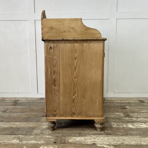 SMALL VICTORIAN PINE DRESSER - ADDITIONAL PHOTO 11