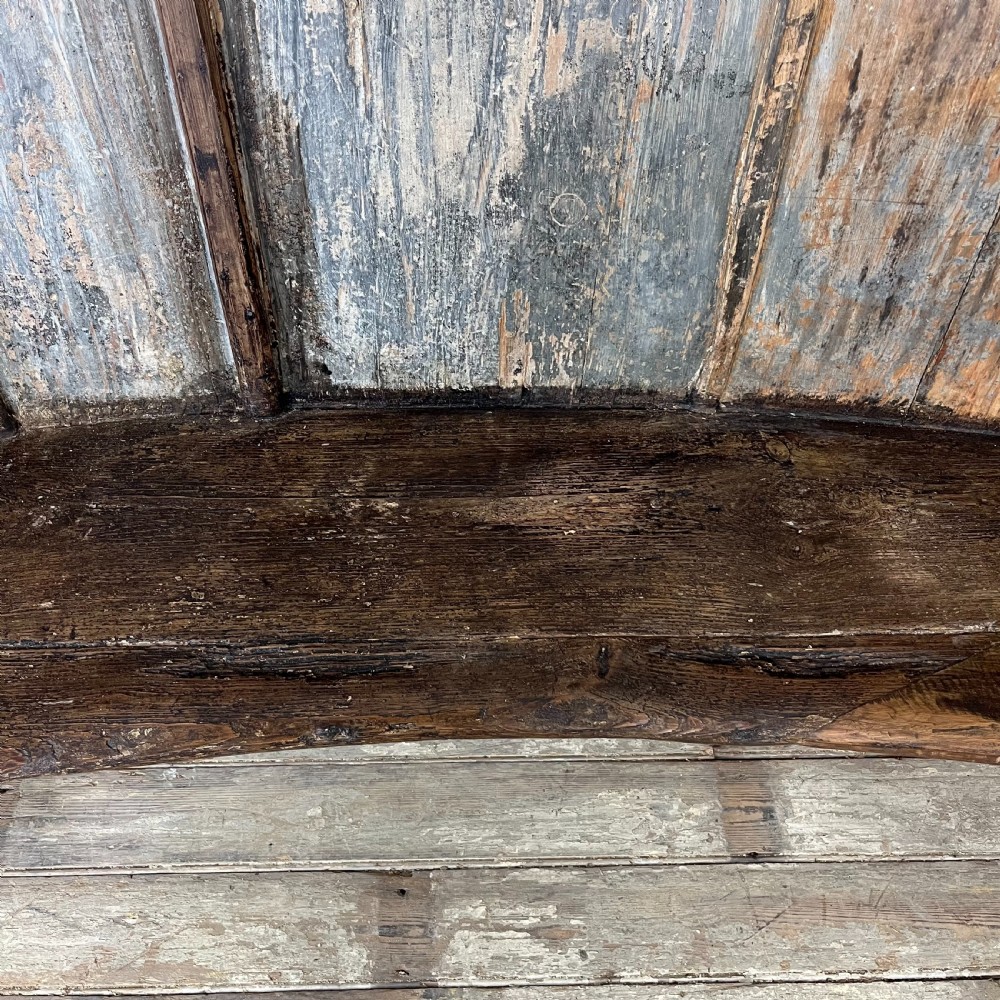 18th C. West Country Elm Barrell Back Settle View VII