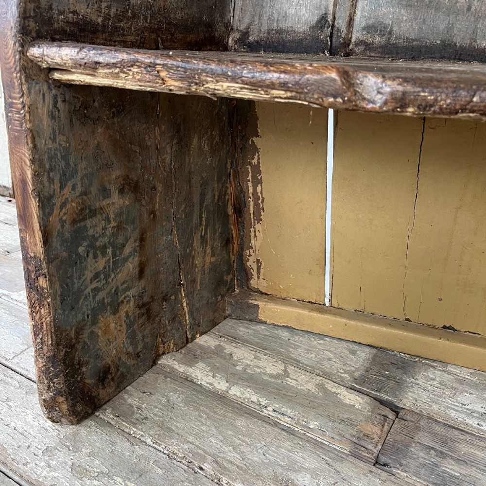 18th C. West Country Elm Barrell Back Settle View IX