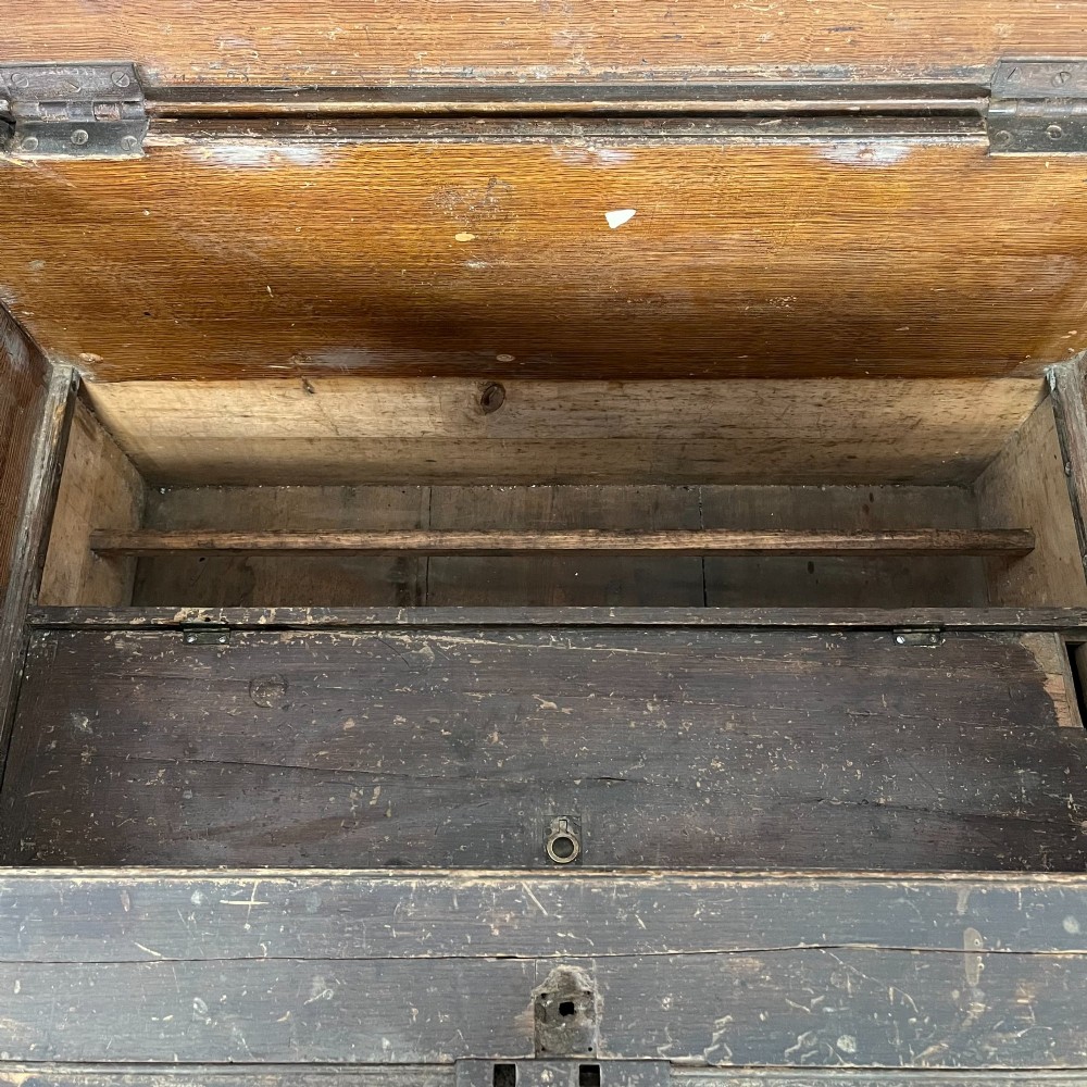 An early 20th-century pine carpenters chest featuring an upper hinged lid and multiple shallow lower drawers with small round knobs. View VIII