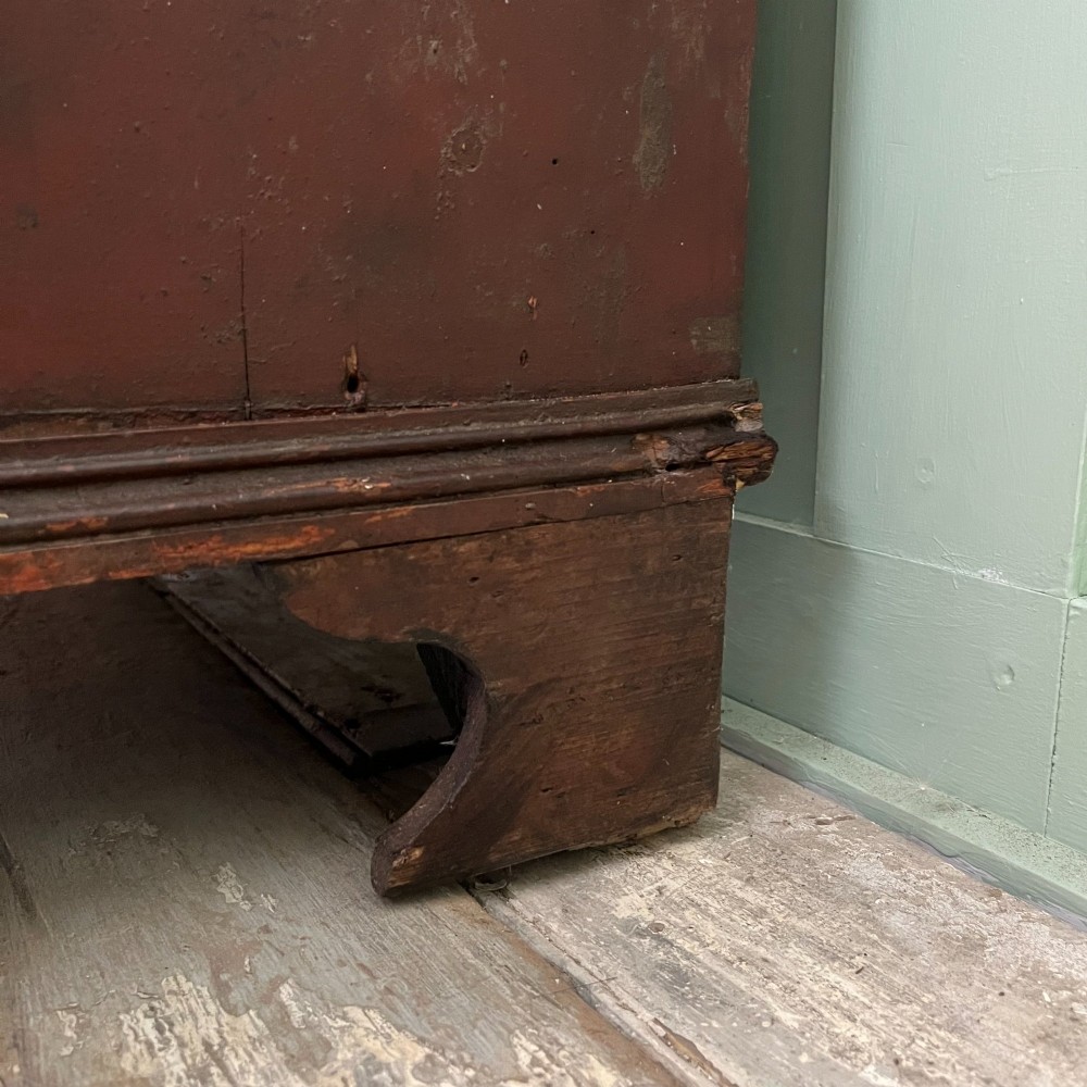 An early 19th-century Irish painted pine press cupboard with two panelled upper doors over a base section containing five drawers. View XII