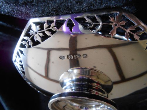 PRETTY ANTIQUE SOLID SILVER BON BON BASKET 1914 - ADDITIONAL PHOTO 2