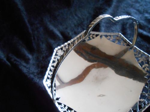 PRETTY ANTIQUE SOLID SILVER BON BON BASKET 1914 - ADDITIONAL PHOTO 3