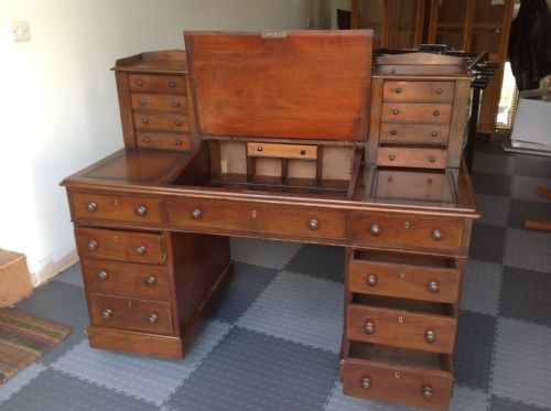 FINE QUALITY VICTORIAN MAHOGANY DICKENS PEDESTAL DESK - ADDITIONAL PHOTO 1