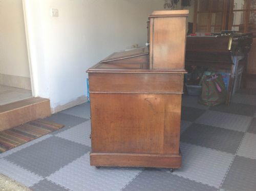 FINE QUALITY VICTORIAN MAHOGANY DICKENS PEDESTAL DESK - ADDITIONAL PHOTO 2