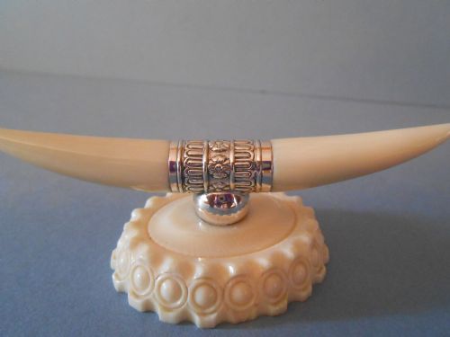STUNNING PAIR OF IVORY AND SILVER KNIFE RESTS - ADDITIONAL PHOTO 1