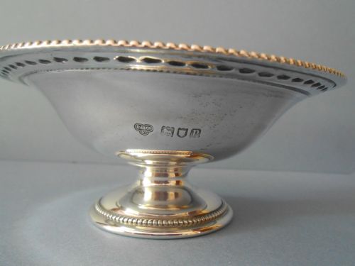 PRETTY ANTIQUE SILVER FOOTED DISH 1910 - ADDITIONAL PHOTO 3