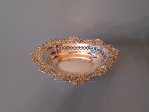 beautiful antique silver repousse dish 1896 comyns - CATEGORY: ANTIQUE SILVER - DATED 1890