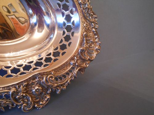 BEAUTIFUL ANTIQUE SILVER REPOUSSE DISH 1896 COMYNS - ADDITIONAL PHOTO 5
