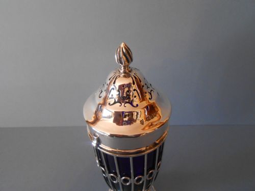 BEAUTIFUL ANTIQUE SOLID SILVER AND GLASS SUGAR DREDGER - ADDITIONAL PHOTO 1