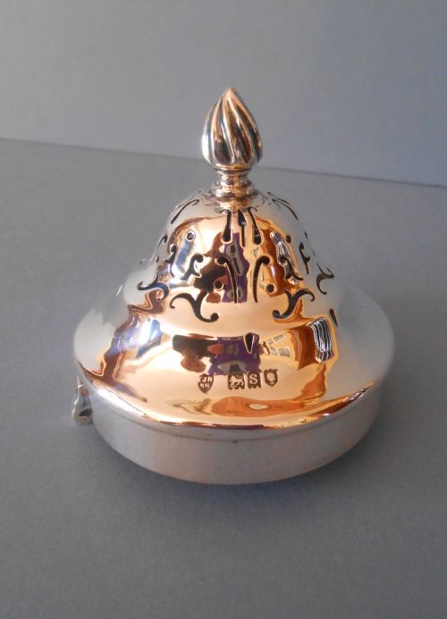 BEAUTIFUL ANTIQUE SOLID SILVER AND GLASS SUGAR DREDGER - ADDITIONAL PHOTO 2