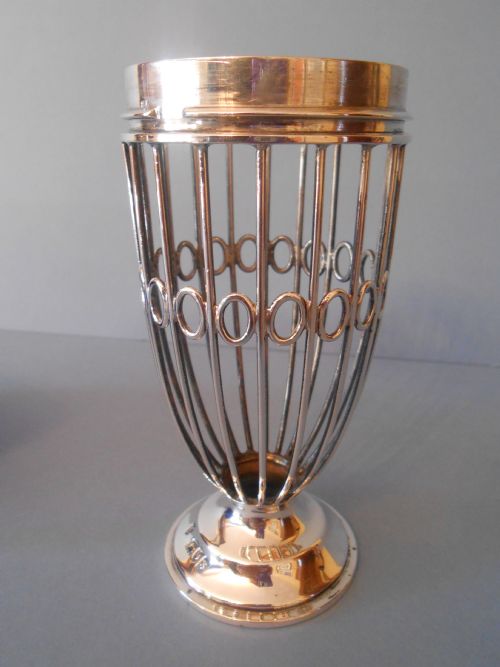 BEAUTIFUL ANTIQUE SOLID SILVER AND GLASS SUGAR DREDGER - ADDITIONAL PHOTO 4