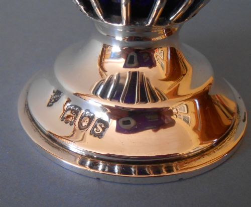 BEAUTIFUL ANTIQUE SOLID SILVER AND GLASS SUGAR DREDGER - ADDITIONAL PHOTO 6