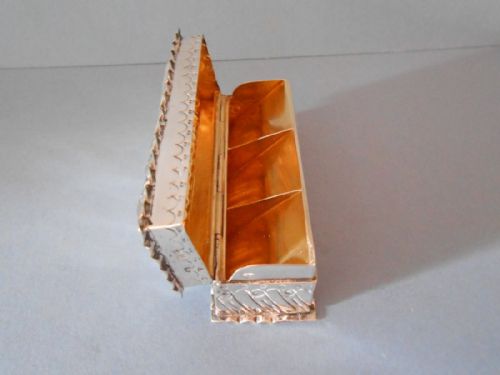 SOLID SILVER VICTORIAN TRIPLE STAMP BOX COMYNS - ADDITIONAL PHOTO 1