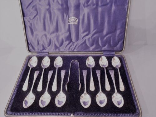 cased set of 12 antique solid silver teaspoons sugar tongs 1918 - CATEGORY: ANTIQUE SILVER - DATED 1910