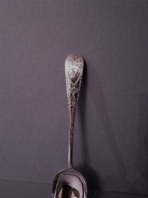 CASED SET OF 12 ANTIQUE SOLID SILVER TEASPOONS SUGAR TONGS 1918 - ADDITIONAL PHOTO 5