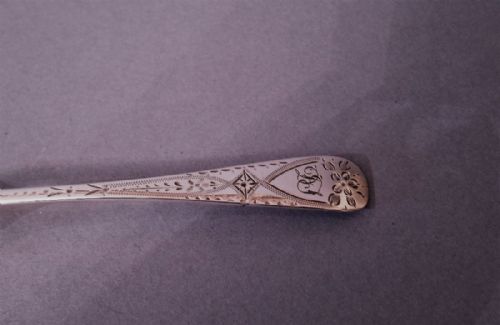 CASED SET OF 12 ANTIQUE SOLID SILVER TEASPOONS SUGAR TONGS 1918 - ADDITIONAL PHOTO 6
