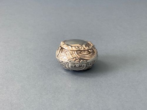 ANTIQUE VICTORIAN SILVER PILL BOX - ADDITIONAL PHOTO 1