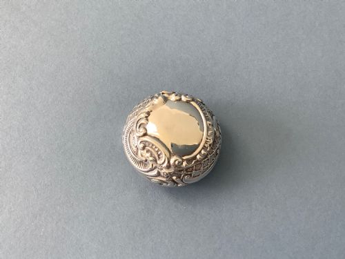 ANTIQUE VICTORIAN SILVER PILL BOX - ADDITIONAL PHOTO 4