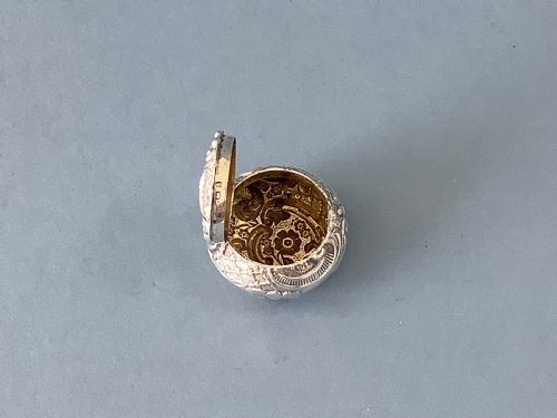 ANTIQUE VICTORIAN SILVER PILL BOX - ADDITIONAL PHOTO 5