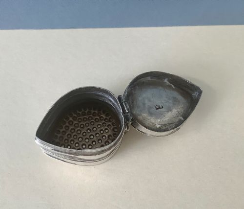 ANTIQUE SILVER WILLIAM III TEARDROP NUTMEG GRATER - ADDITIONAL PHOTO 2