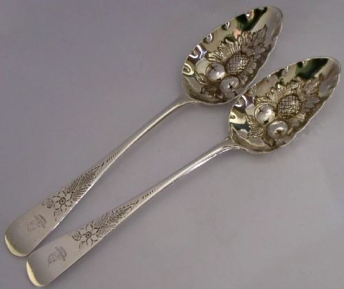 Pair of English Sterling Silver Smith or Smyth Family Crested Berry Serving Spoons 132g