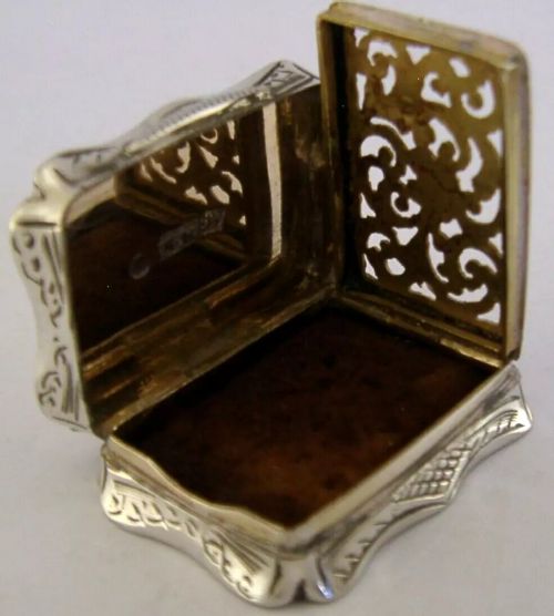 NATHANIEL MILLS ENGLISH VICTORIAN STERLING SILVER VINAIGRETTE BOX 1857 ANTIQUE