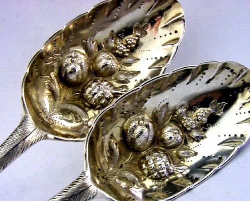 PAIR OF RARE IRISH SOLID STERLING SILVER BERRY SERVING SPOONS 1790 1793 GEORGIAN 144G - ADDITIONAL PHOTO 1