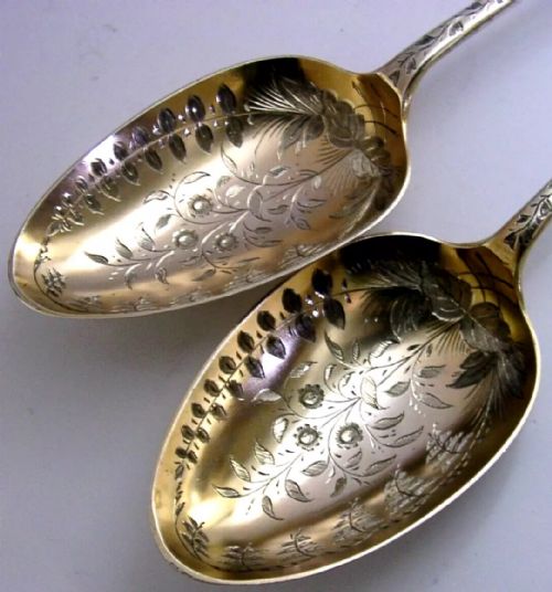STUNNING CASED PAIR OF ENGLISH GEORGIAN STERLING SILVER GILT SERVING SPOONS 1818 ANTIQUE - ADDITIONAL PHOTO 2