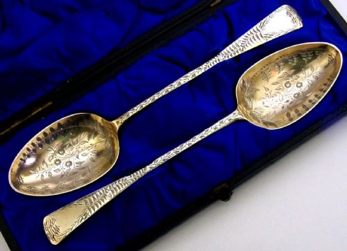STUNNING CASED PAIR OF ENGLISH GEORGIAN STERLING SILVER GILT SERVING SPOONS 1818 ANTIQUE - ADDITIONAL PHOTO 4