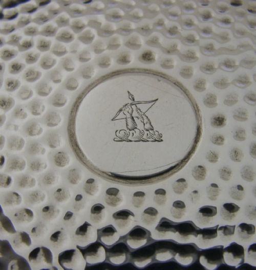 ENGLISH STERLING SILVER DISH COASTER LITTLEJOHN FAMILY CREST 1905 50G ANTIQUE - ADDITIONAL PHOTO 1