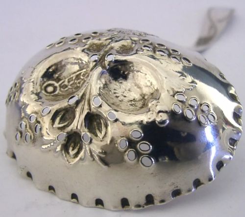 RARE AMERICAN STERLING SILVER BERRY SUGAR SIFTER SPOON C1850 ANTIQUE - ADDITIONAL PHOTO 4